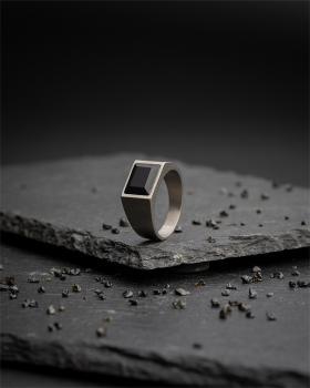 Preview: Siegelring aus Titan mit schwarzem Achatstein - Credo Silver Black